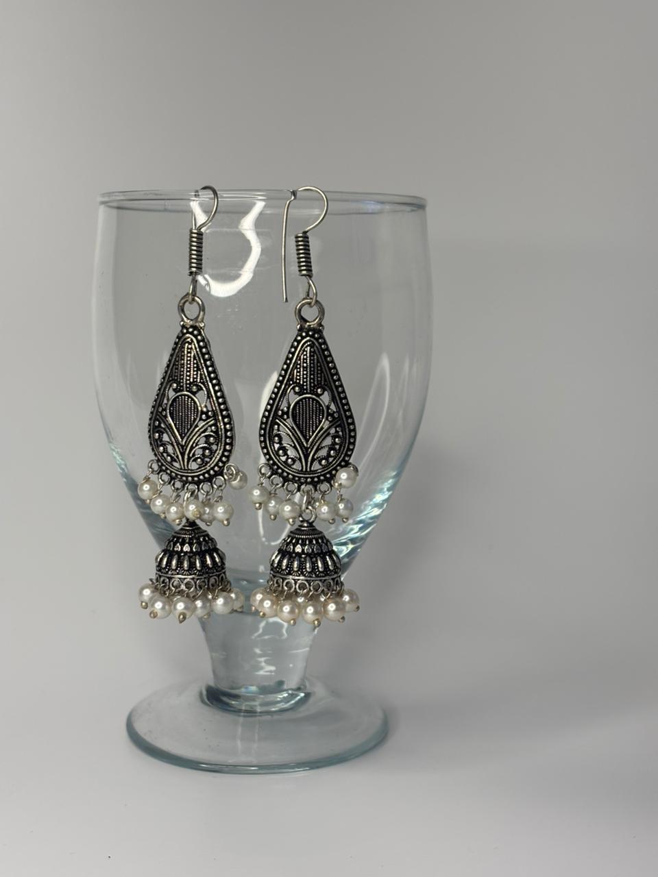 pearl drop earrings 