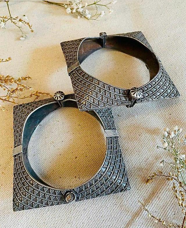 Square silverlookalike kada